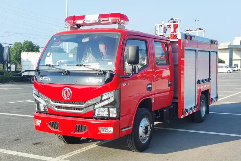 Száraz porral és habbal kombinált tűzoltóautó