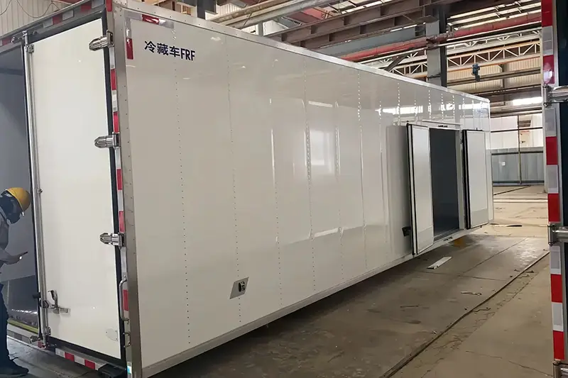 Hűtött teherautó karosszéria